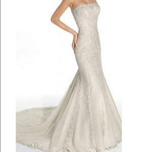 MAKE OFFER-Never worn Pronovias wedding gown.